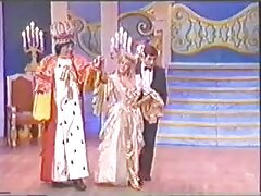 Due MILFs video gratuiti donne nude ricevono un trattamento anale a 3 vie e una sessione di eccitazione